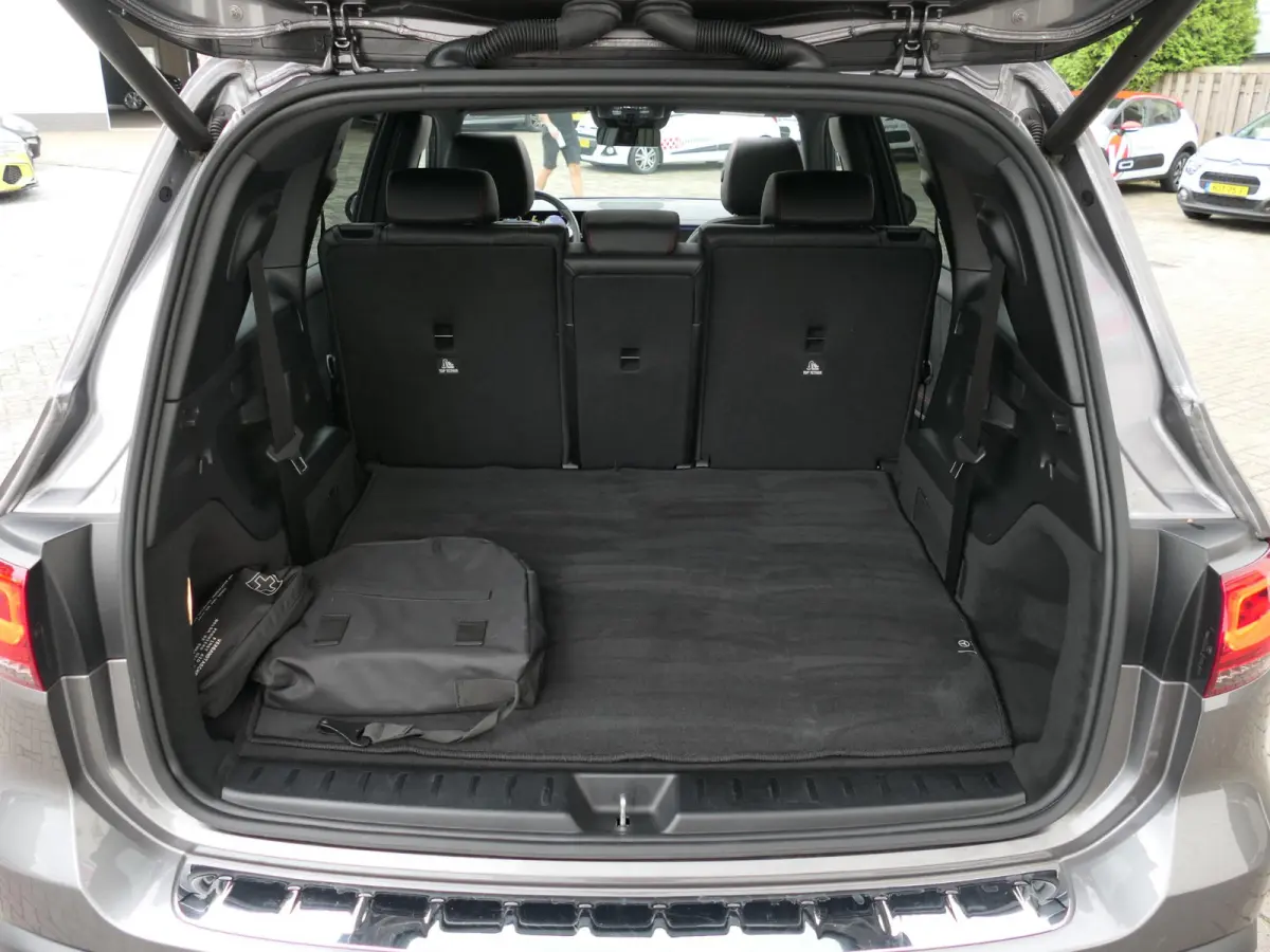 300 4MATIC AMG Line 7p. 67 kWh | Panoramadak | Full LED | Sfeerverlichting | Elektrische achterklep | Achteruitrijcamera | Dodehoek detectie | ACC | Dealer onderhouden | 1e eigenaar