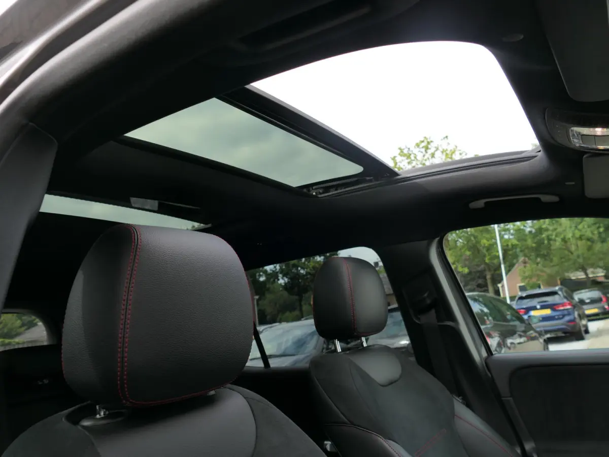 300 4MATIC AMG Line 7p. 67 kWh | Panoramadak | Full LED | Sfeerverlichting | Elektrische achterklep | Achteruitrijcamera | Dodehoek detectie | ACC | Dealer onderhouden | 1e eigenaar