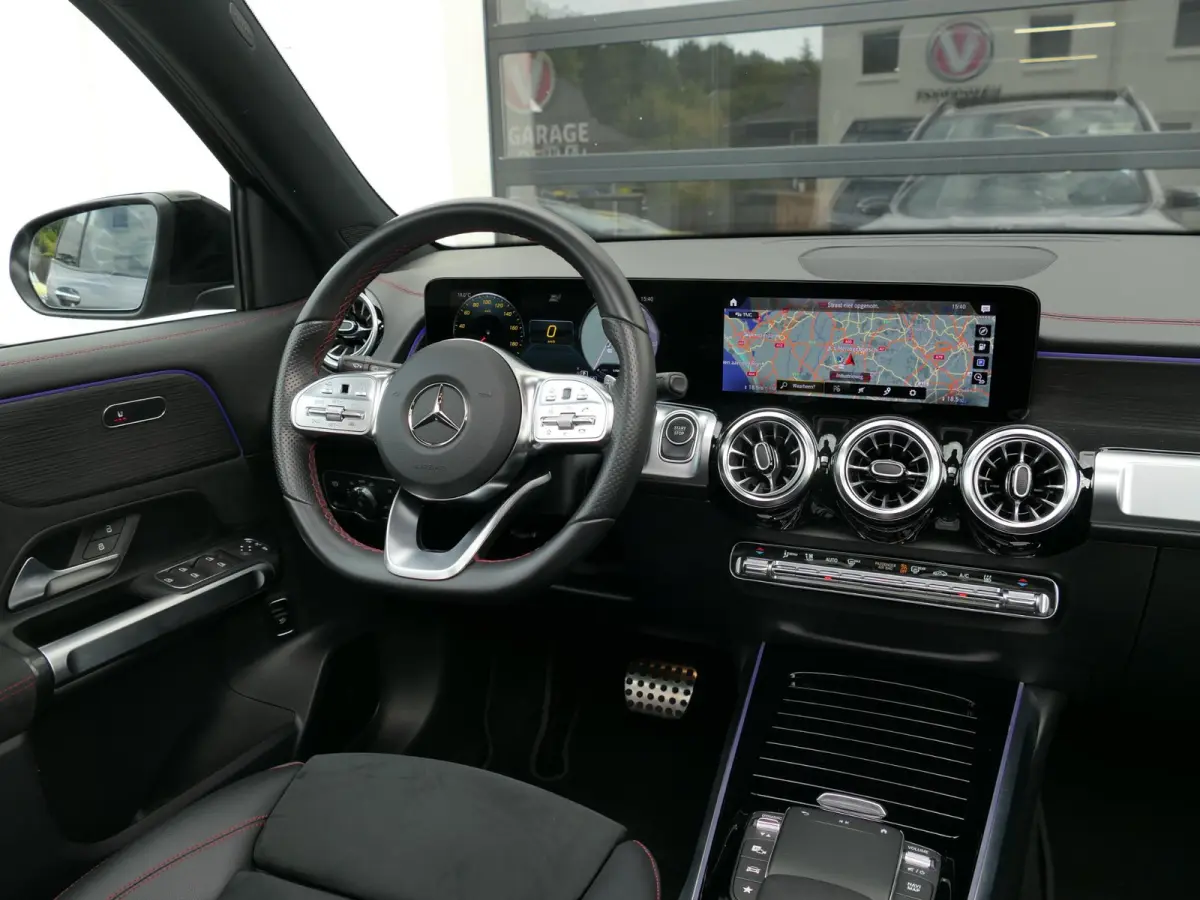 300 4MATIC AMG Line 7p. 67 kWh | Panoramadak | Full LED | Sfeerverlichting | Elektrische achterklep | Achteruitrijcamera | Dodehoek detectie | ACC | Dealer onderhouden | 1e eigenaar