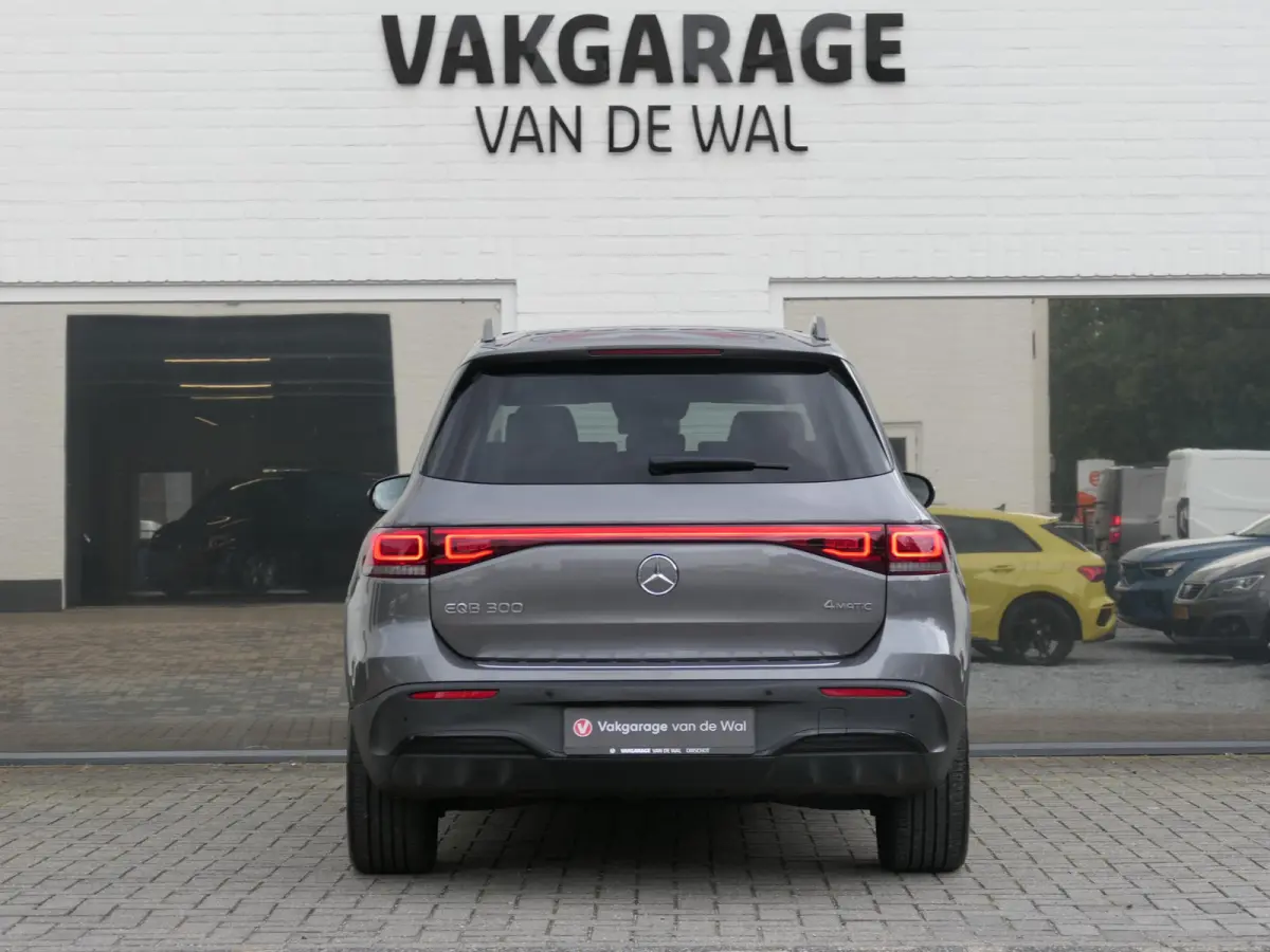 300 4MATIC AMG Line 7p. 67 kWh | Panoramadak | Full LED | Sfeerverlichting | Elektrische achterklep | Achteruitrijcamera | Dodehoek detectie | ACC | Dealer onderhouden | 1e eigenaar