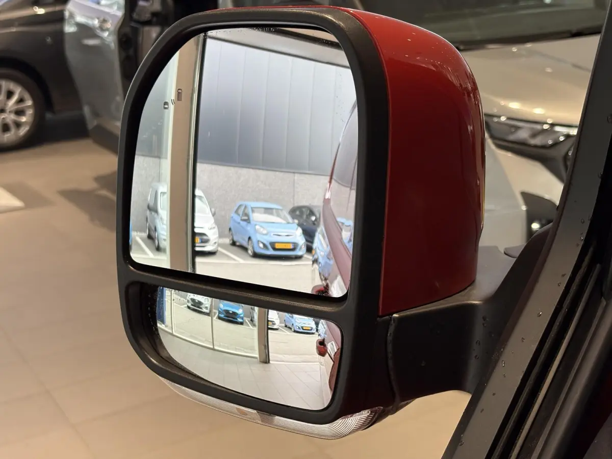 320 2.5 PHEV L2H1 Limited | TREKHAAK | ADAPTIVE CRUISE CONTROL | LM VELGEN | NAVI | CARPLAY | STOEL, STUUR EN VOORRUITVERWARMING |