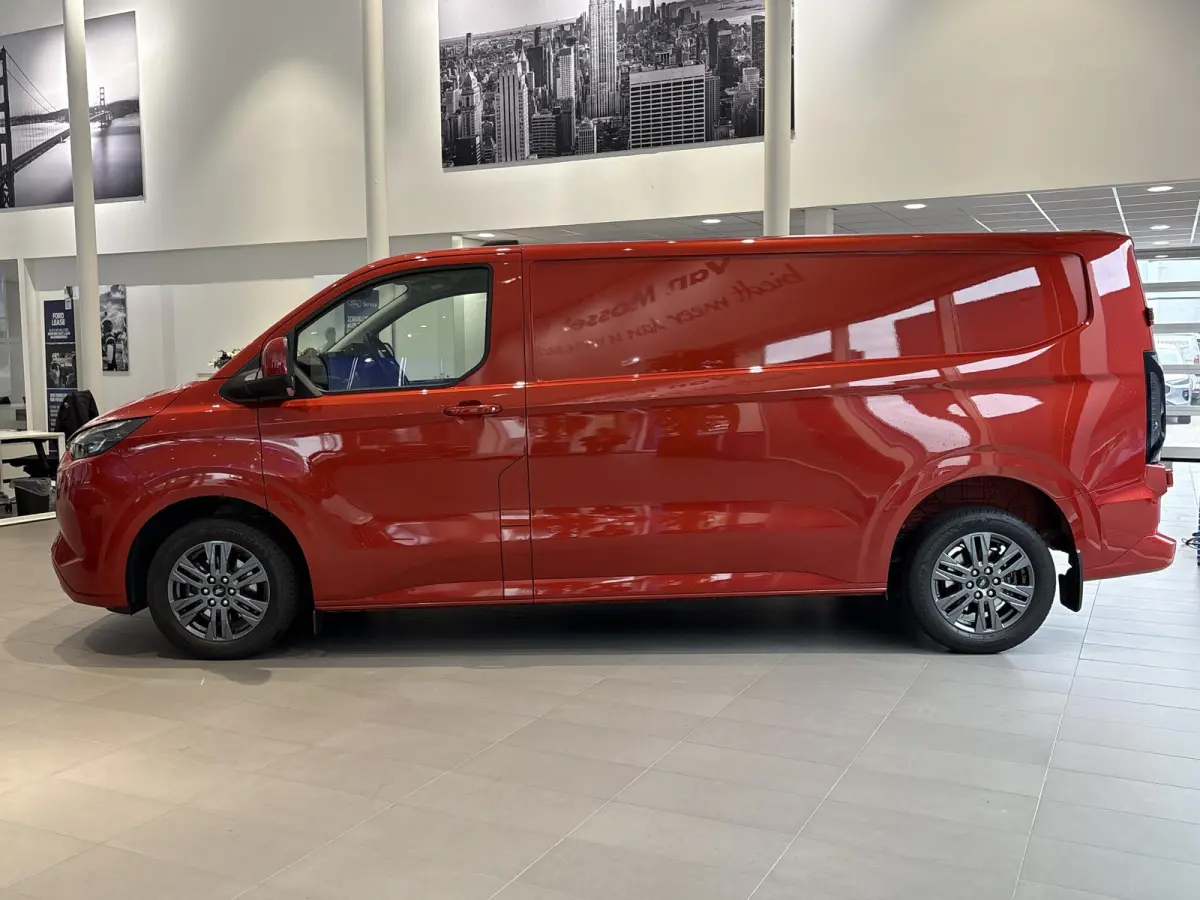 320 2.5 PHEV L2H1 Limited | TREKHAAK | ADAPTIVE CRUISE CONTROL | LM VELGEN | NAVI | CARPLAY | STOEL, STUUR EN VOORRUITVERWARMING |