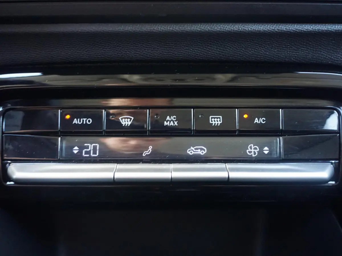 1.2 Hybrid 145pk Plus Climate control
