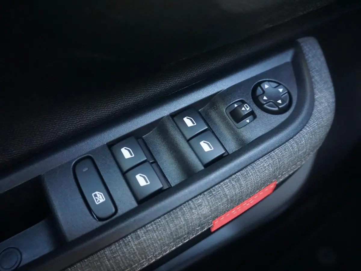 1.2 Hybrid 145pk Plus Climate control
