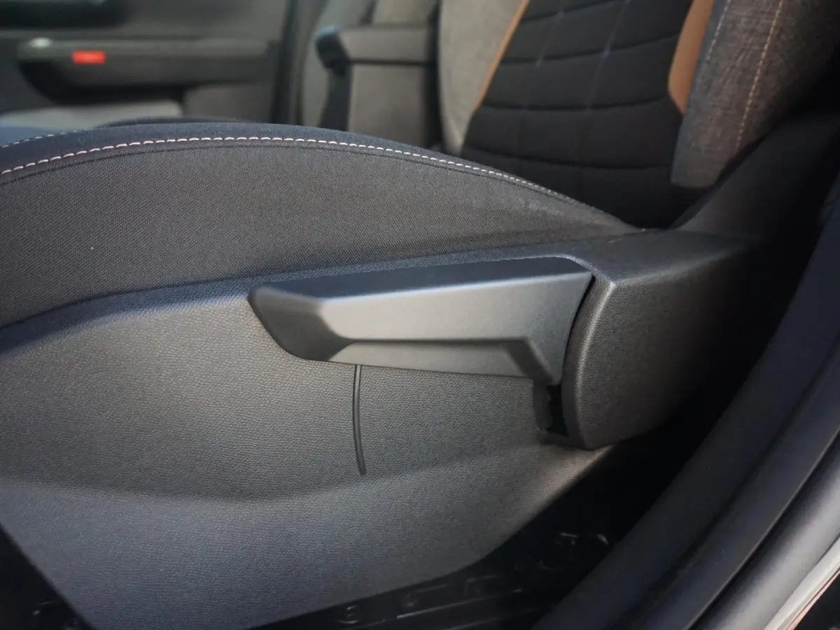 1.2 Hybrid 145pk Plus Climate control