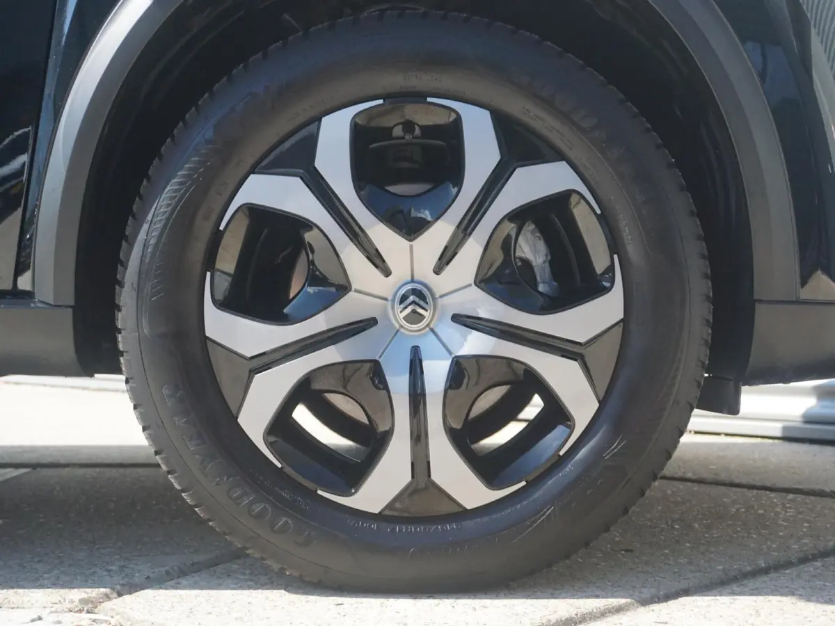 1.2 Hybrid 145pk Plus Climate control