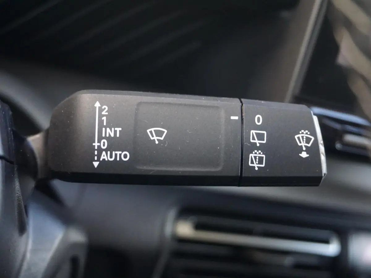 1.2 Hybrid 145pk Plus Climate control