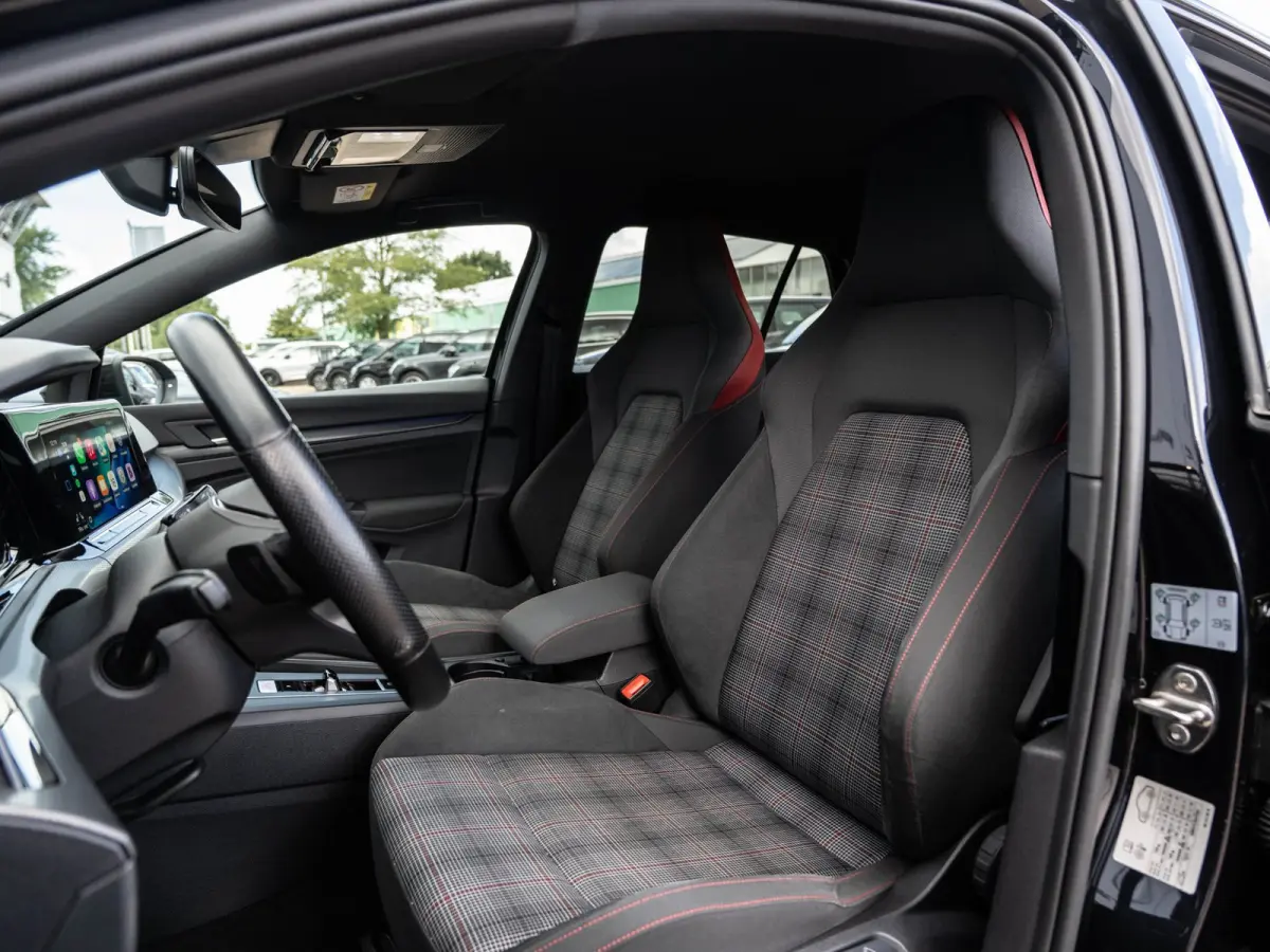 2.0 TSI 245PK DSG GTI | 19" Adelaide | Matrix | Camera | H&K Sound