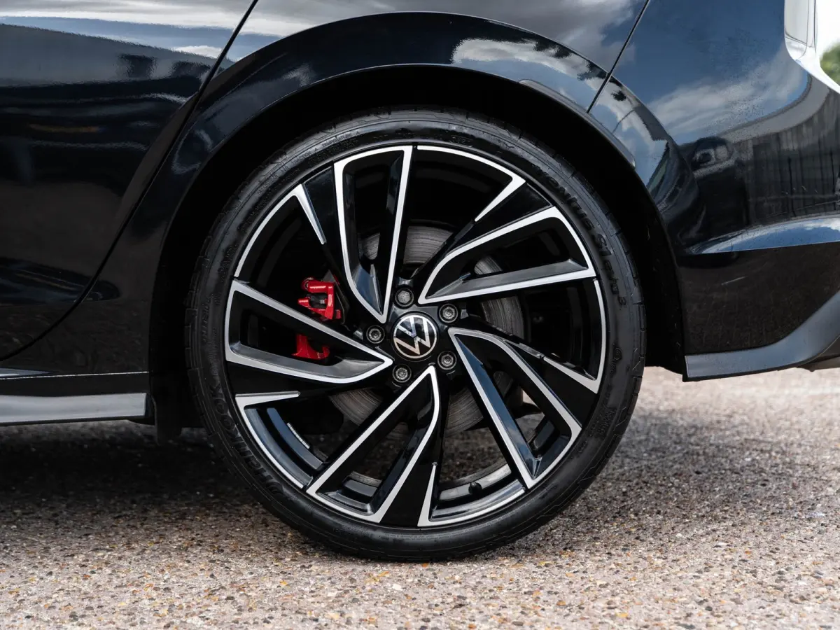 2.0 TSI 245PK DSG GTI | 19" Adelaide | Matrix | Camera | H&K Sound