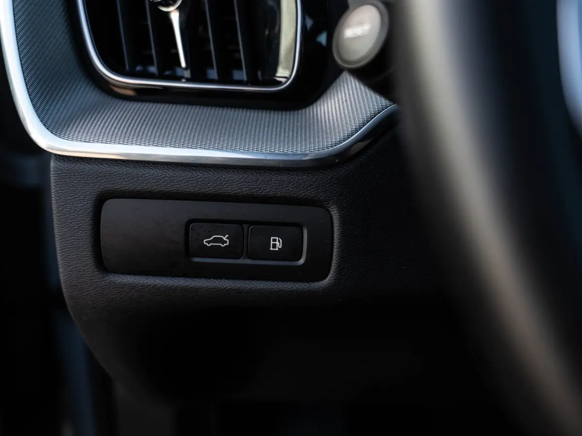 2.0 T6 Plug-in hybrid AWD Plus Black Edition | Pano | Surround View | Trekhaak | BTW