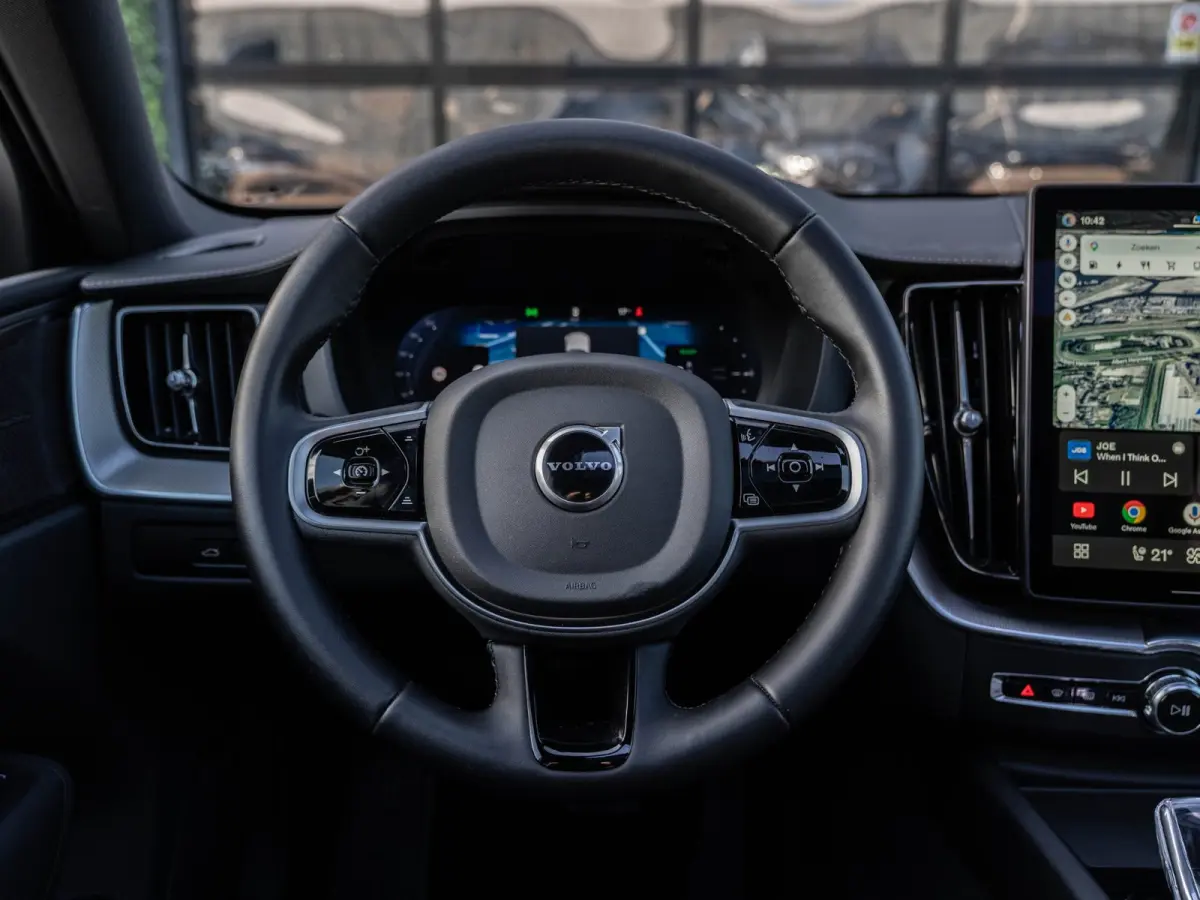 2.0 T6 Plug-in hybrid AWD Plus Black Edition | Pano | Surround View | Trekhaak | BTW