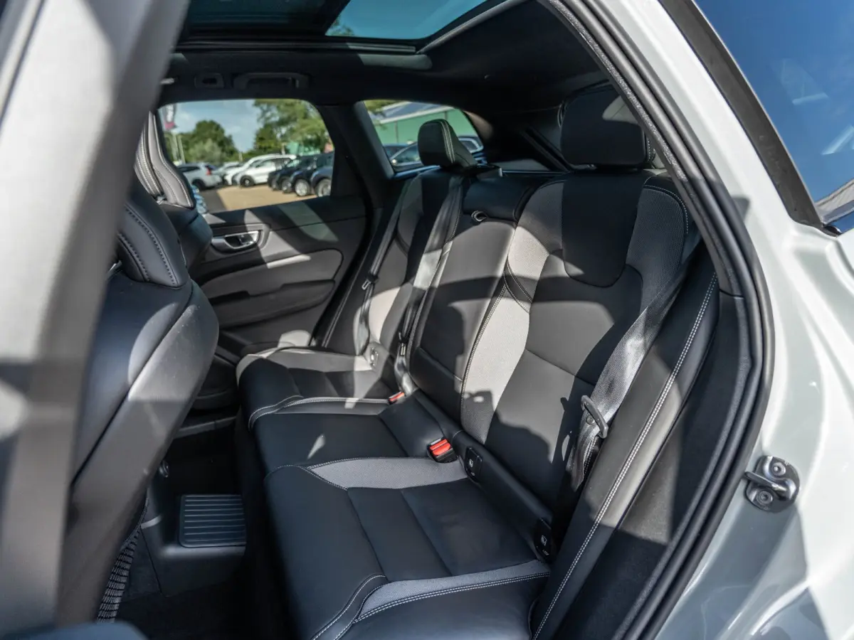 2.0 T6 Plug-in hybrid AWD Plus Black Edition | Pano | Surround View | Trekhaak | BTW