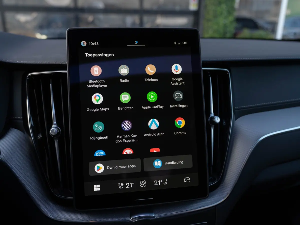 2.0 T6 Plug-in hybrid AWD Plus Black Edition | Pano | Surround View | Trekhaak | BTW