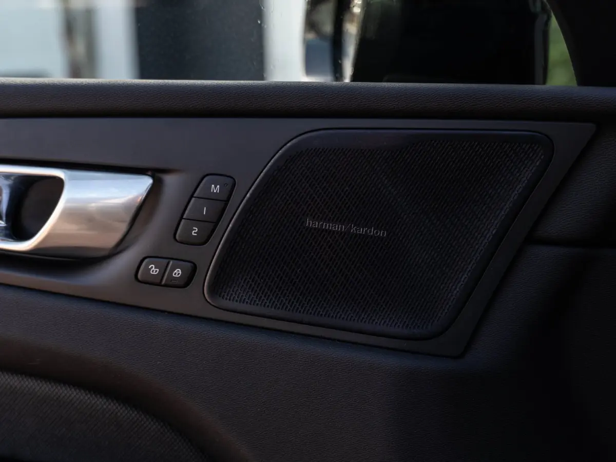 2.0 T6 Plug-in hybrid AWD Plus Black Edition | Pano | Surround View | Trekhaak | BTW