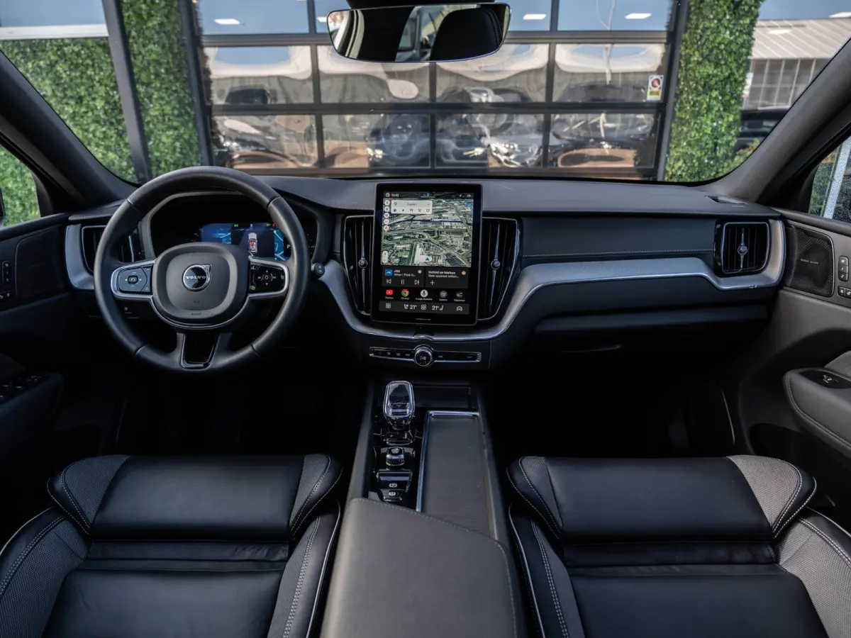 2.0 T6 Plug-in hybrid AWD Plus Black Edition | Pano | Surround View | Trekhaak | BTW