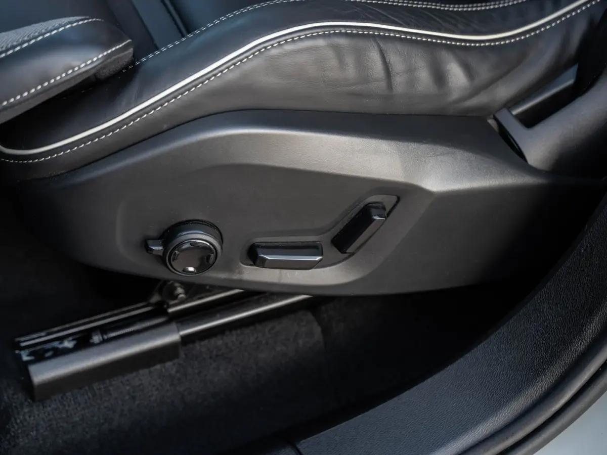 2.0 T6 Plug-in hybrid AWD Plus Black Edition | Pano | Surround View | Trekhaak | BTW