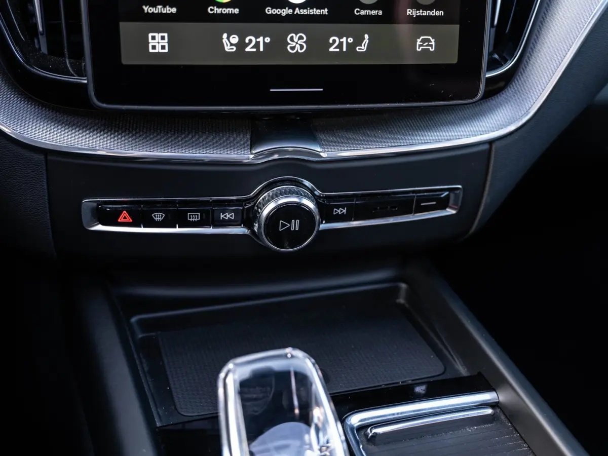 2.0 T6 Plug-in hybrid AWD Plus Black Edition | Pano | Surround View | Trekhaak | BTW