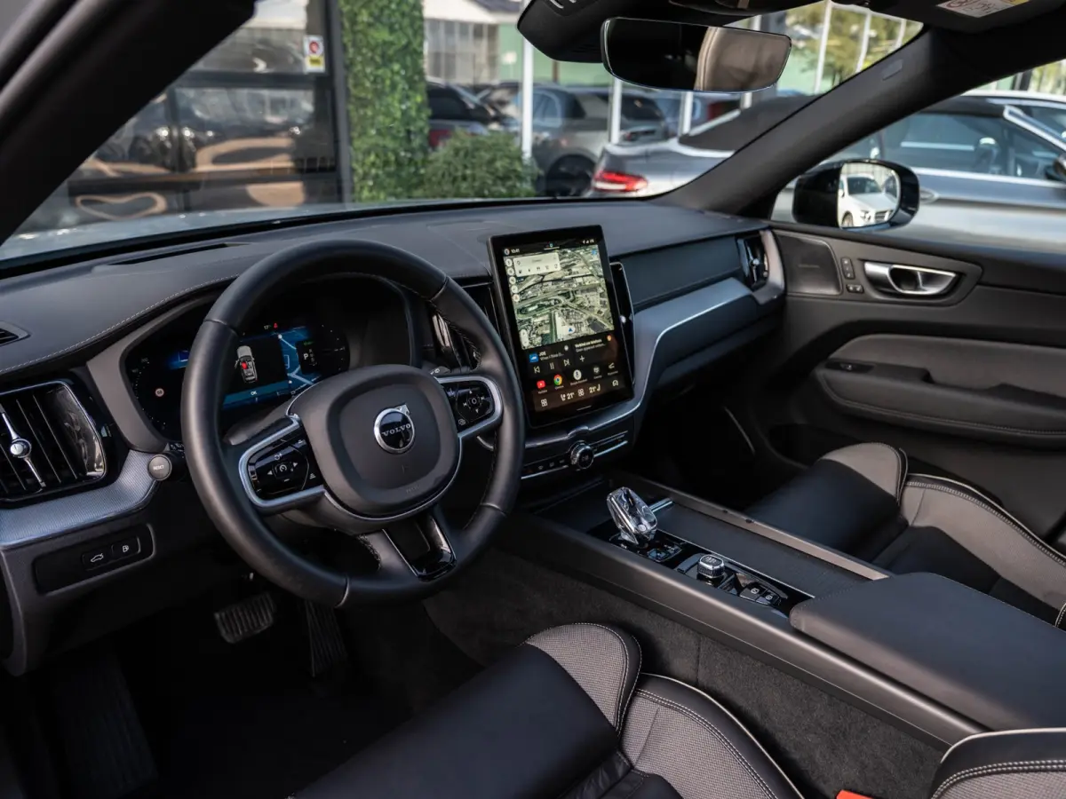 2.0 T6 Plug-in hybrid AWD Plus Black Edition | Pano | Surround View | Trekhaak | BTW