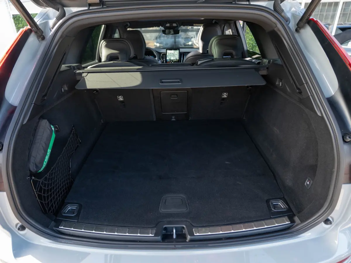 2.0 T6 Plug-in hybrid AWD Plus Black Edition | Pano | Surround View | Trekhaak | BTW