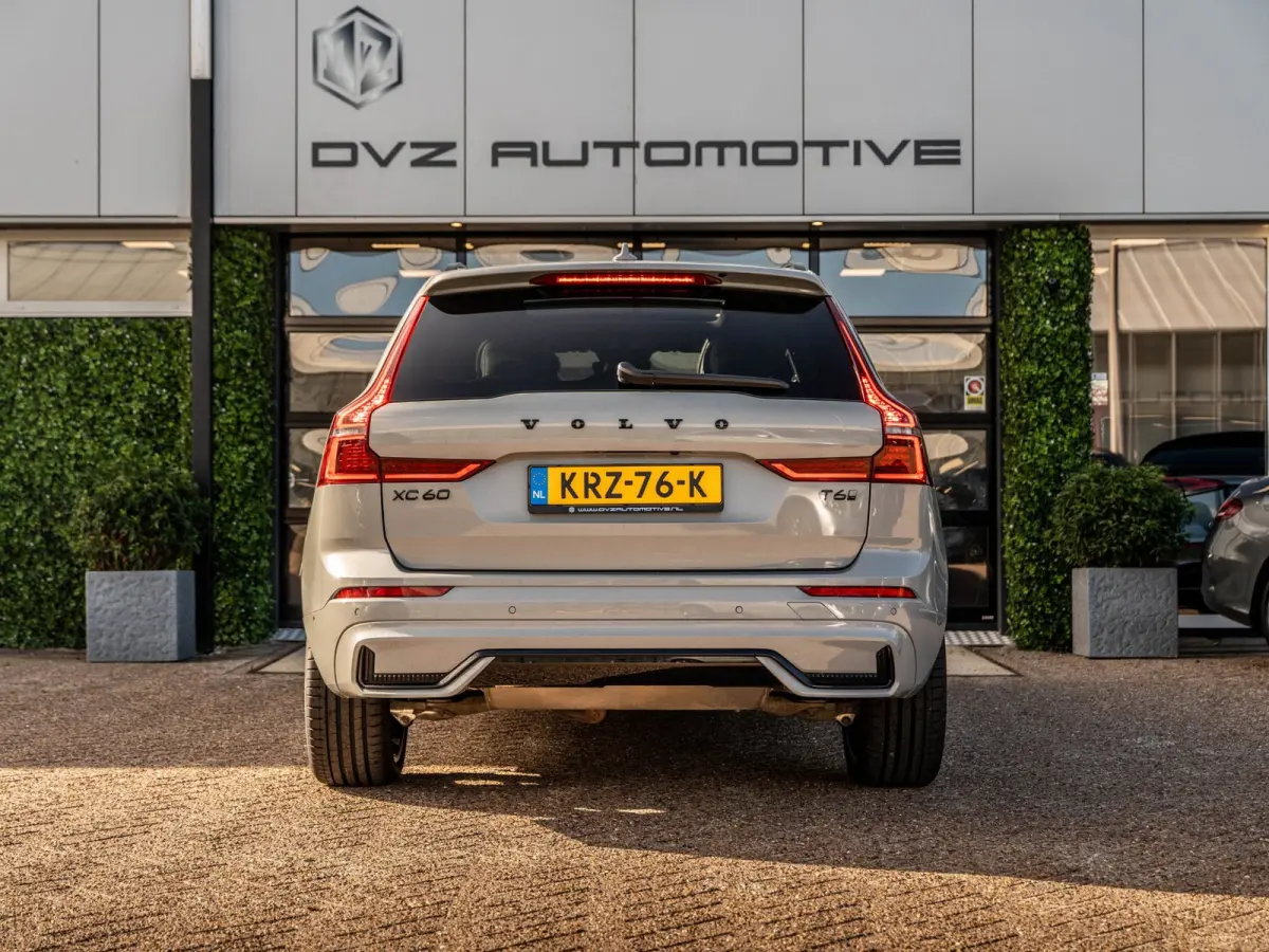 2.0 T6 Plug-in hybrid AWD Plus Black Edition | Pano | Surround View | Trekhaak | BTW