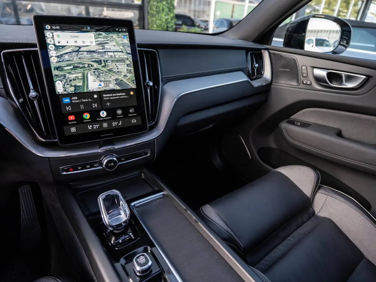 2.0 T6 Plug-in hybrid AWD Plus Black Edition | Pano | Surround View | Trekhaak | BTW