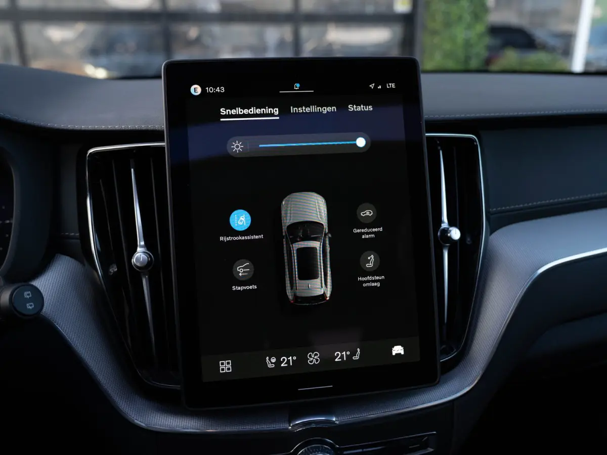 2.0 T6 Plug-in hybrid AWD Plus Black Edition | Pano | Surround View | Trekhaak | BTW