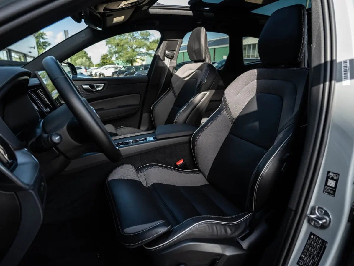 2.0 T6 Plug-in hybrid AWD Plus Black Edition | Pano | Surround View | Trekhaak | BTW