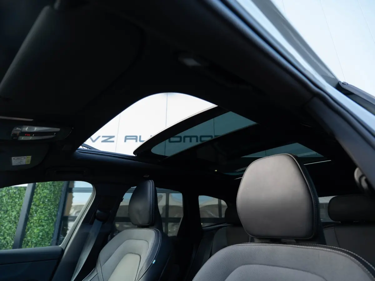 2.0 T6 Plug-in hybrid AWD Plus Black Edition | Pano | Surround View | Trekhaak | BTW