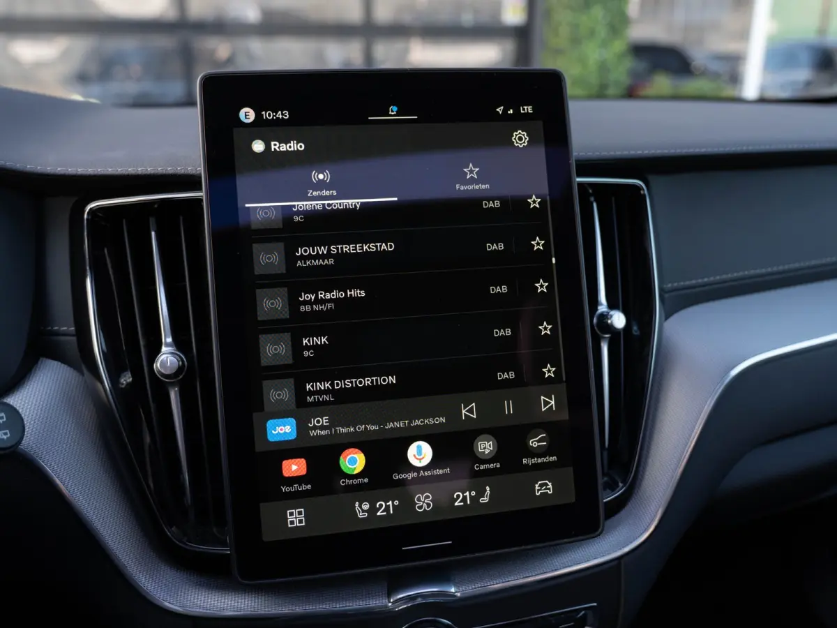 2.0 T6 Plug-in hybrid AWD Plus Black Edition | Pano | Surround View | Trekhaak | BTW