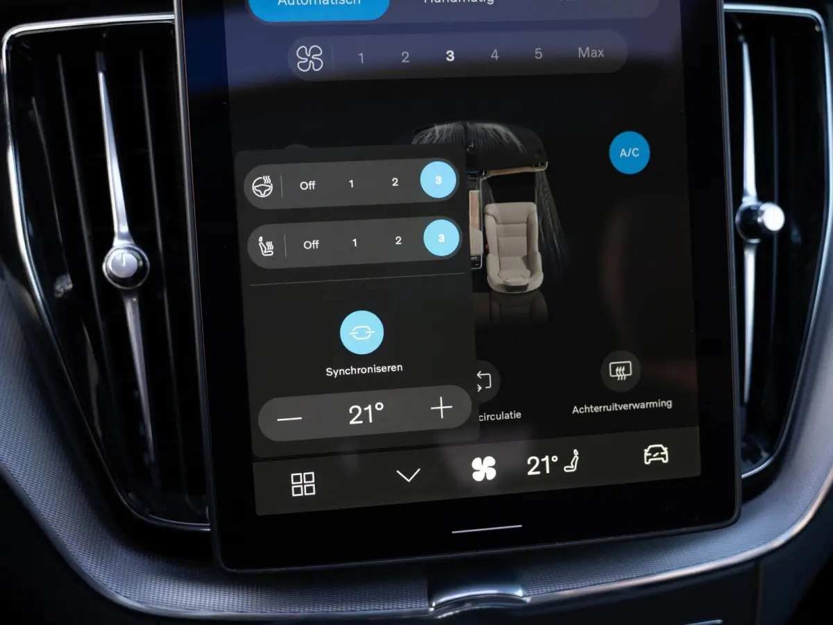 2.0 T6 Plug-in hybrid AWD Plus Black Edition | Pano | Surround View | Trekhaak | BTW