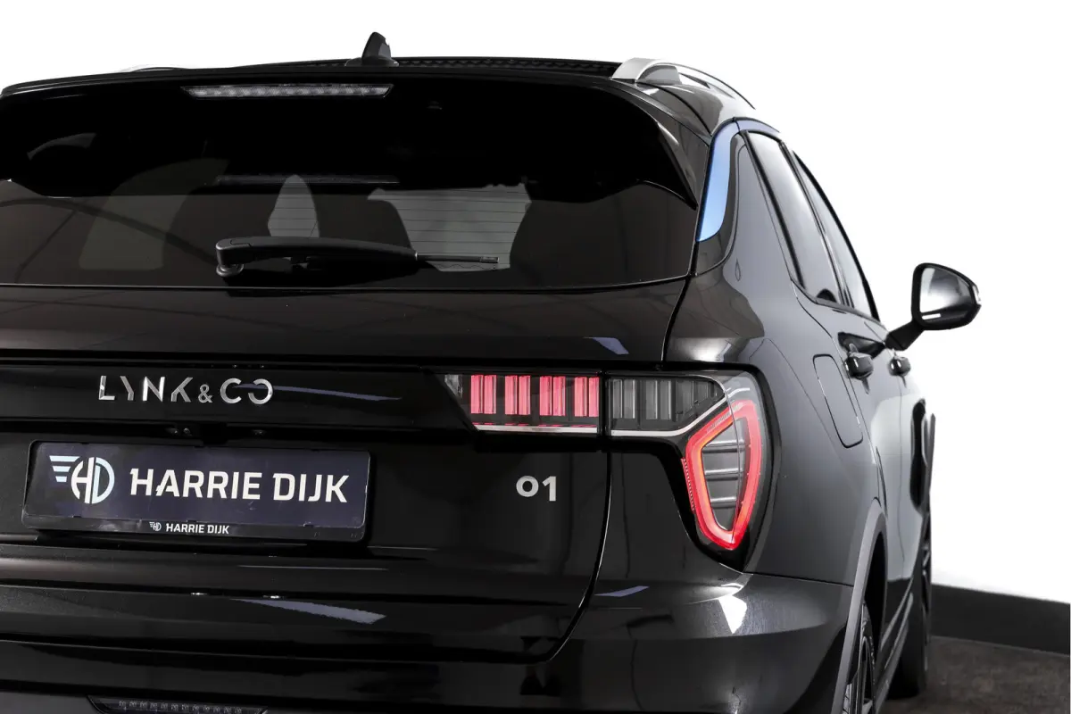 1.5 PHEV 261PK MY23 | Donkere hemel | 360 Camera | 7.4 kWh Boordlader | S/K-panodak | Adapt. Cruise | Memory | Elek. klep | LM 20" | 7733