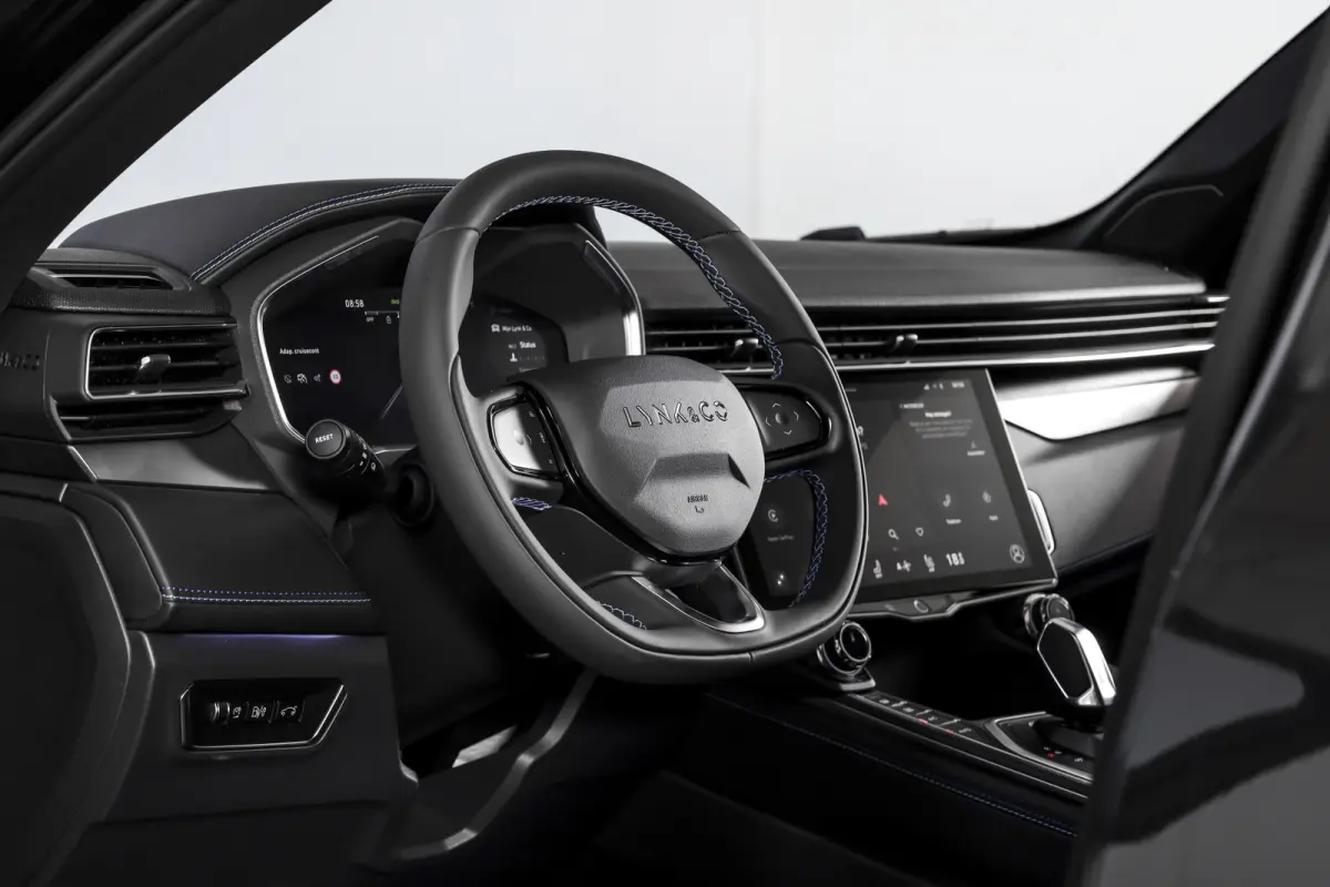 1.5 PHEV 261PK MY23 | Donkere hemel | 360 Camera | 7.4 kWh Boordlader | S/K-panodak | Adapt. Cruise | Memory | Elek. klep | LM 20" | 7733