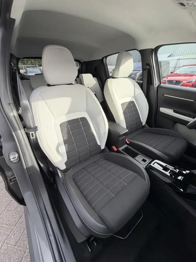 Max 113pk Comfort Range 44 kWh (Camera - Automatische Airco - Navigatie - LED - Apple Carplay - Parkeersensoren achter)
