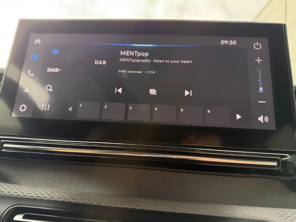Max 113pk Comfort Range 44 kWh (Camera - Automatische Airco - Navigatie - LED - Apple Carplay - Parkeersensoren achter)