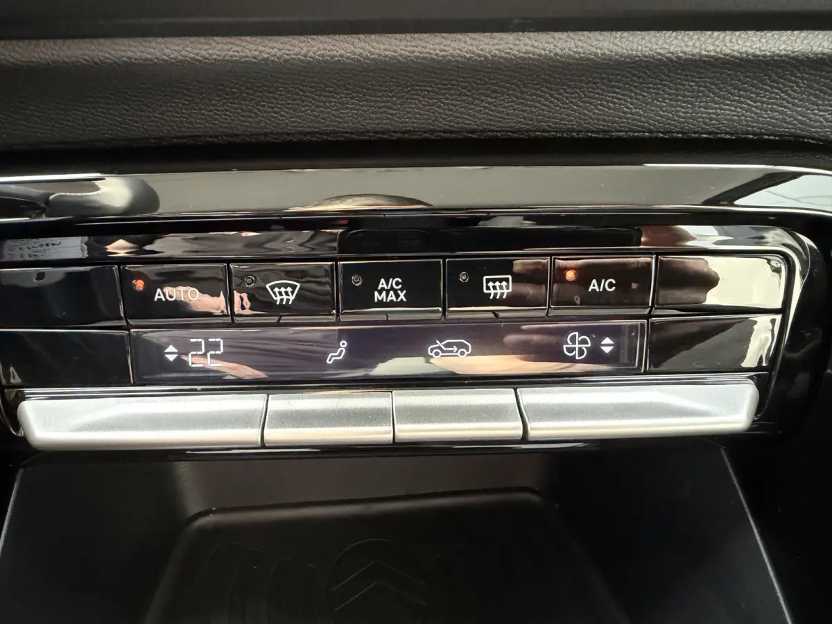 Max 113pk Comfort Range 44 kWh (Camera - Automatische Airco - Navigatie - LED - Apple Carplay - Parkeersensoren achter)