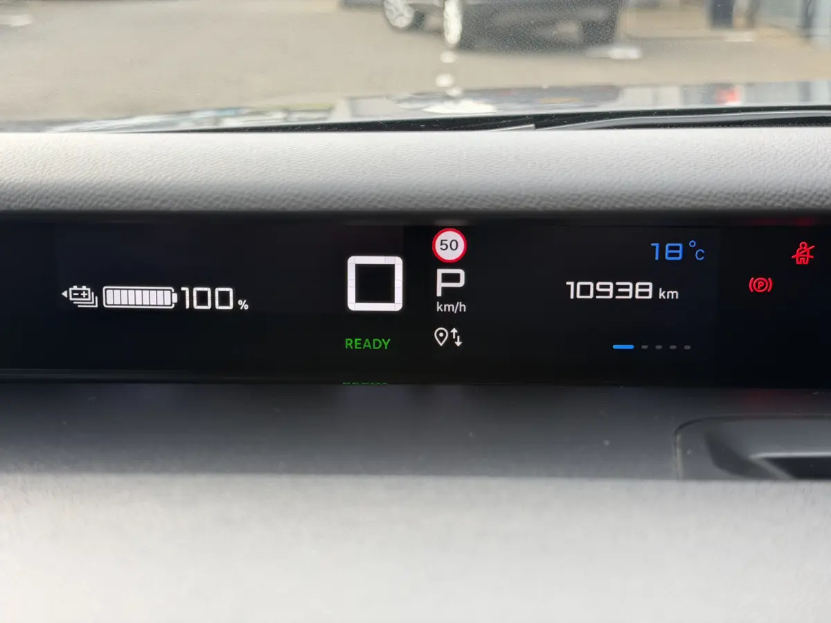 Max 113pk Comfort Range 44 kWh (Camera - Automatische Airco - Navigatie - LED - Apple Carplay - Parkeersensoren achter)