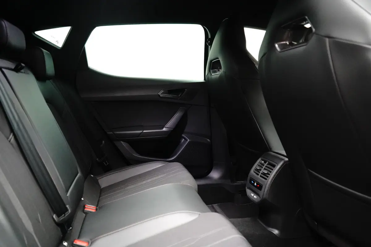 1.4 e-Hybrid 204 pk Essential 6-DSG | Apple Carplay | Parkeersensoren | Cruise control adaptief |