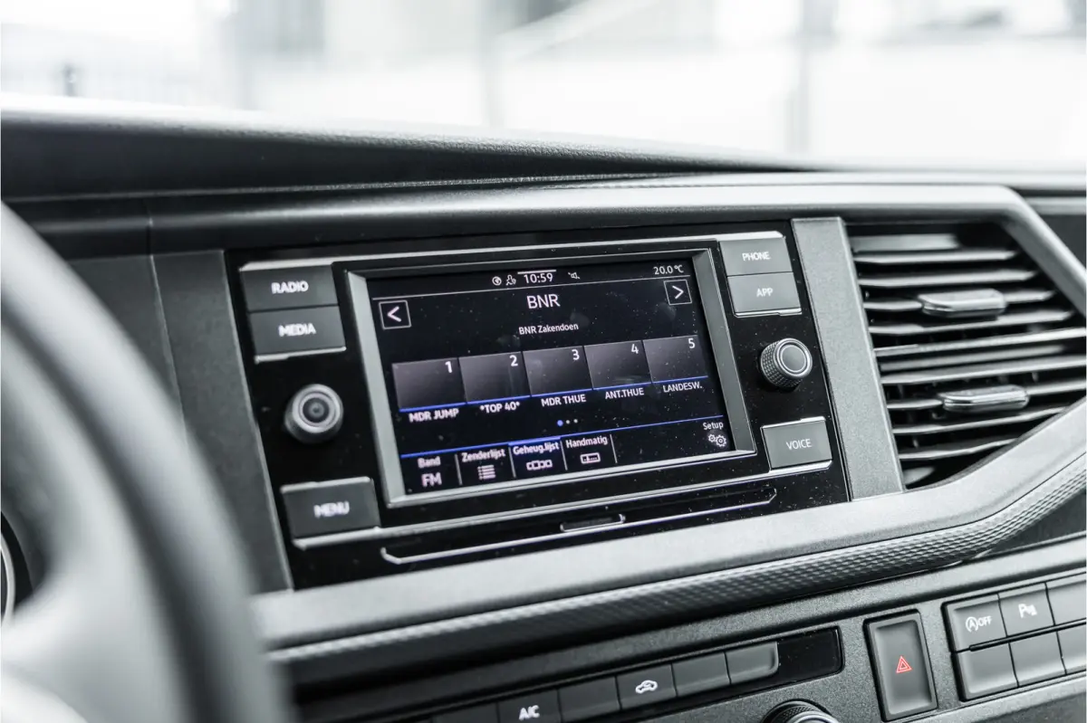 T6.1 2.0 TDI 150 PK L2H1 DSG | L+R Schuifdeur | ACC | CarPlay | Trekhaak | MF Stuur | 3-Zitter | DAB | Nieuwe APK
