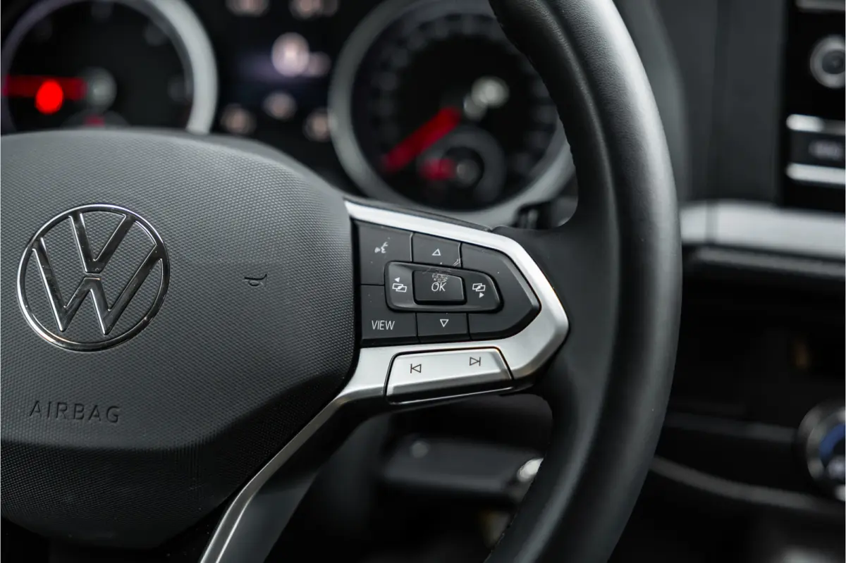 T6.1 2.0 TDI 150 PK L2H1 DSG | L+R Schuifdeur | ACC | CarPlay | Trekhaak | MF Stuur | 3-Zitter | DAB | Nieuwe APK