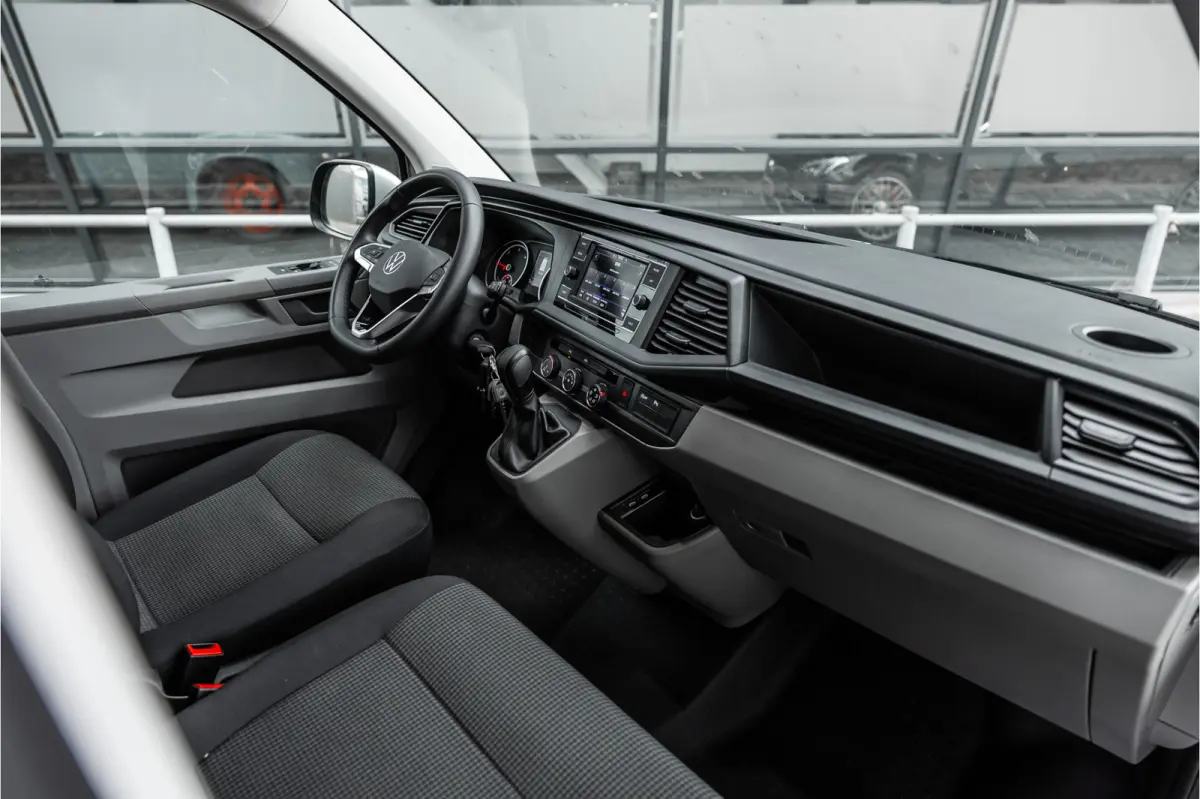 T6.1 2.0 TDI 150 PK L2H1 DSG | L+R Schuifdeur | ACC | CarPlay | Trekhaak | MF Stuur | 3-Zitter | DAB | Nieuwe APK
