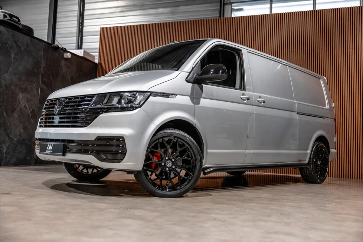 T6.1 2.0 TDI 150 PK L2H1 DSG | L+R Schuifdeur | ACC | CarPlay | Trekhaak | MF Stuur | 3-Zitter | DAB | Nieuwe APK