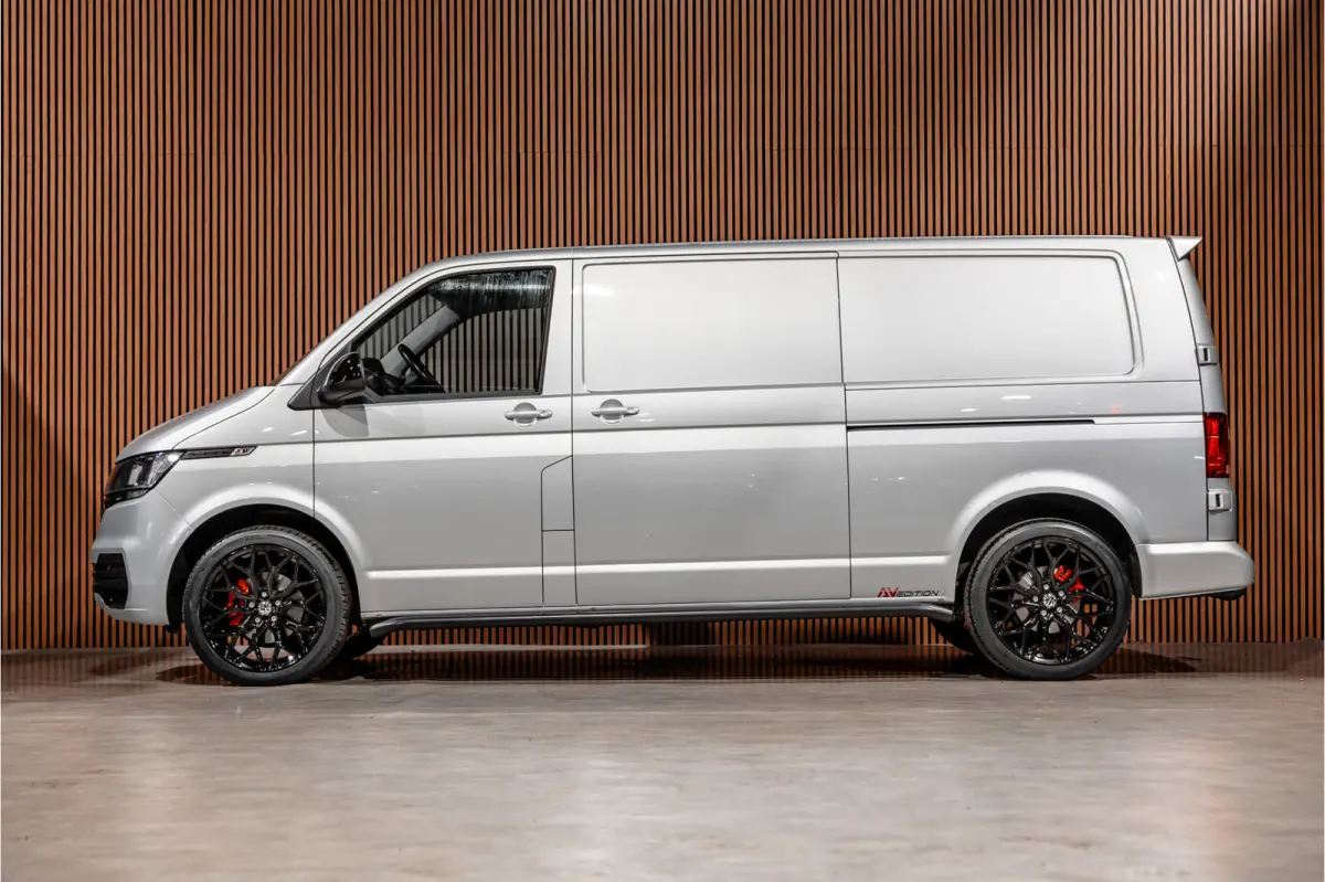 T6.1 2.0 TDI 150 PK L2H1 DSG | L+R Schuifdeur | ACC | CarPlay | Trekhaak | MF Stuur | 3-Zitter | DAB | Nieuwe APK