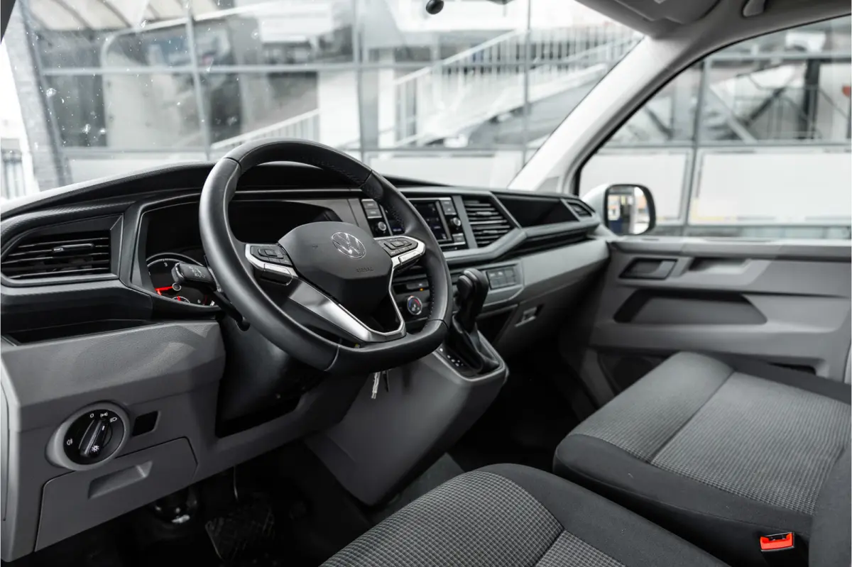 T6.1 2.0 TDI 150 PK L2H1 DSG | L+R Schuifdeur | ACC | CarPlay | Trekhaak | MF Stuur | 3-Zitter | DAB | Nieuwe APK