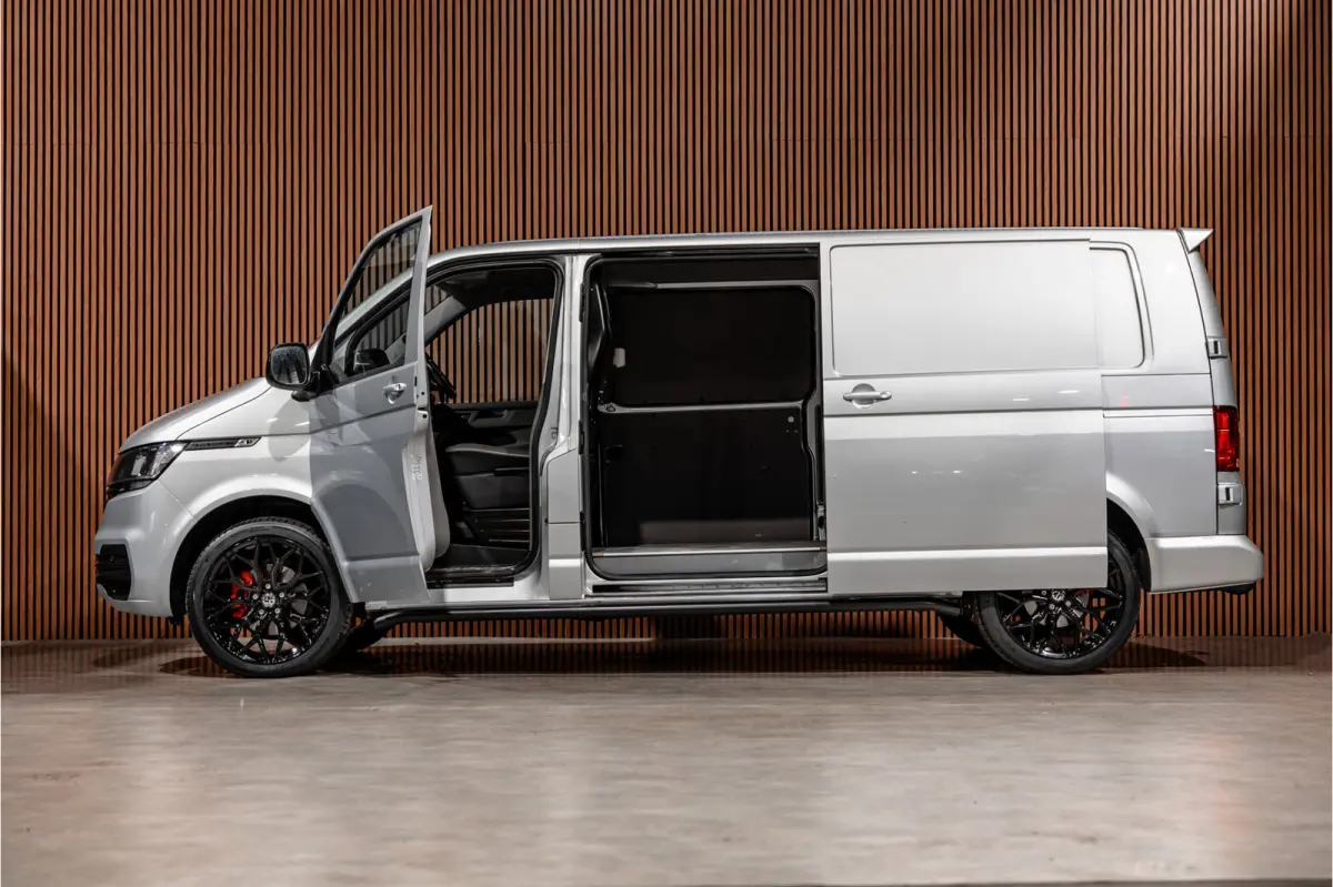 T6.1 2.0 TDI 150 PK L2H1 DSG | L+R Schuifdeur | ACC | CarPlay | Trekhaak | MF Stuur | 3-Zitter | DAB | Nieuwe APK