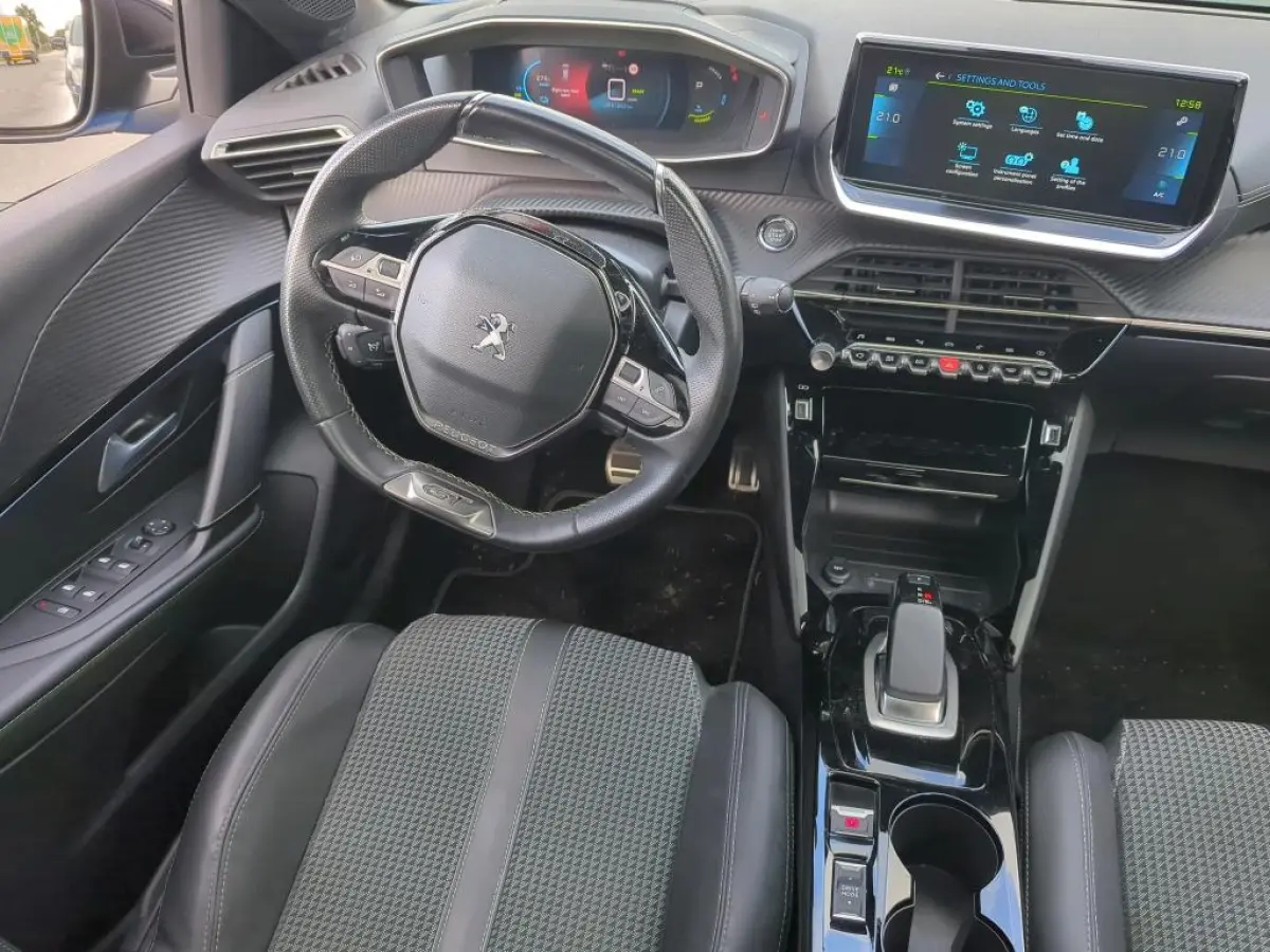 EV GT 350 50 kWh | Fase 3 laden | Panoramadak | Navigatie | Camera | Apple carplay | NL auto | Full LED |