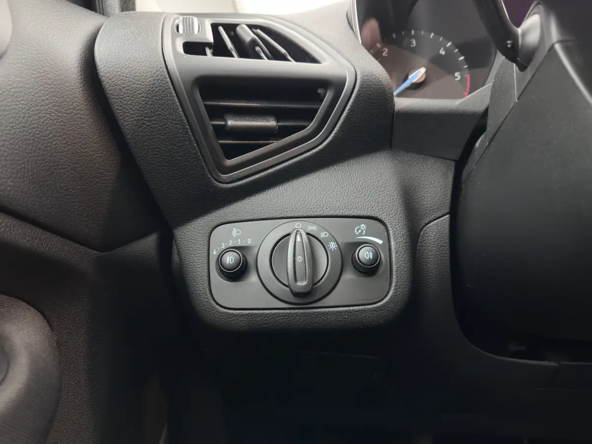 1.5 TDCi Titanium *NAVI-FULLMAP | HEATED-COMFORTSEATS | FORD-SYNC3 AUDIO | ECC | KEYLESS | CAMERA | PDC | CRUISE | PRIVACYGLASS | 16''ALU*