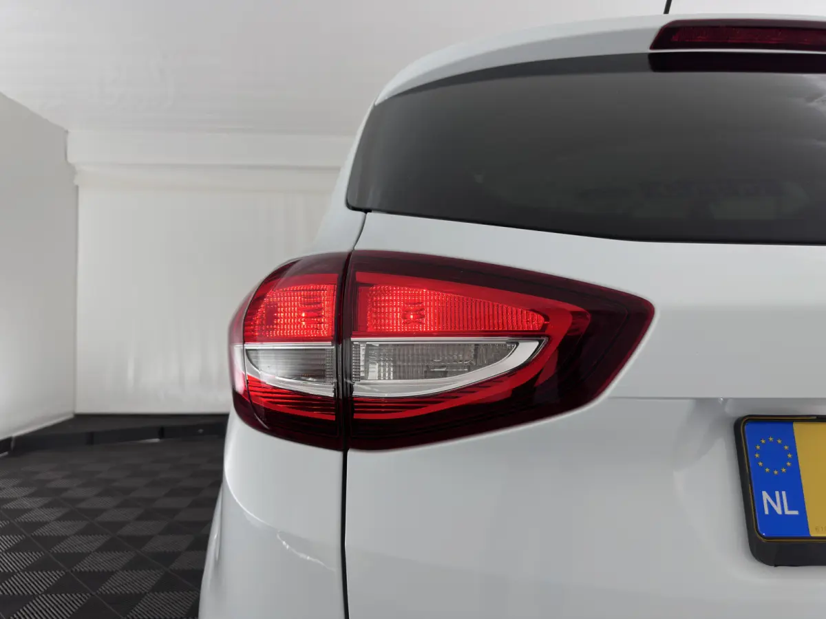 1.5 TDCi Titanium *NAVI-FULLMAP | HEATED-COMFORTSEATS | FORD-SYNC3 AUDIO | ECC | KEYLESS | CAMERA | PDC | CRUISE | PRIVACYGLASS | 16''ALU*