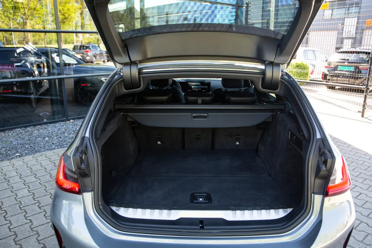330e M-Sport , Adap. cruise, Stuur/stoelverwarming, Laser