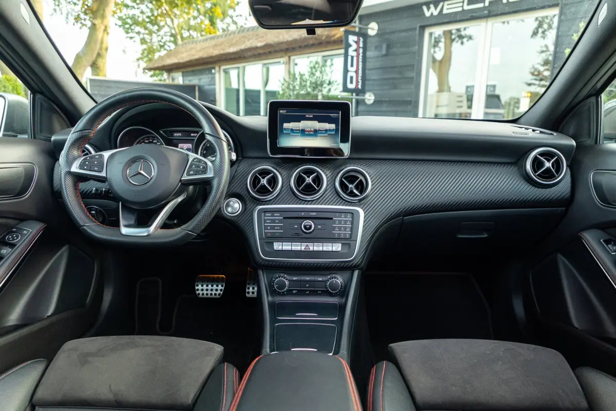 180 Prestige Automaat I Panoramadak I AMG Styling I Led I Camera I Stoelverwarming I Zeer netjes
