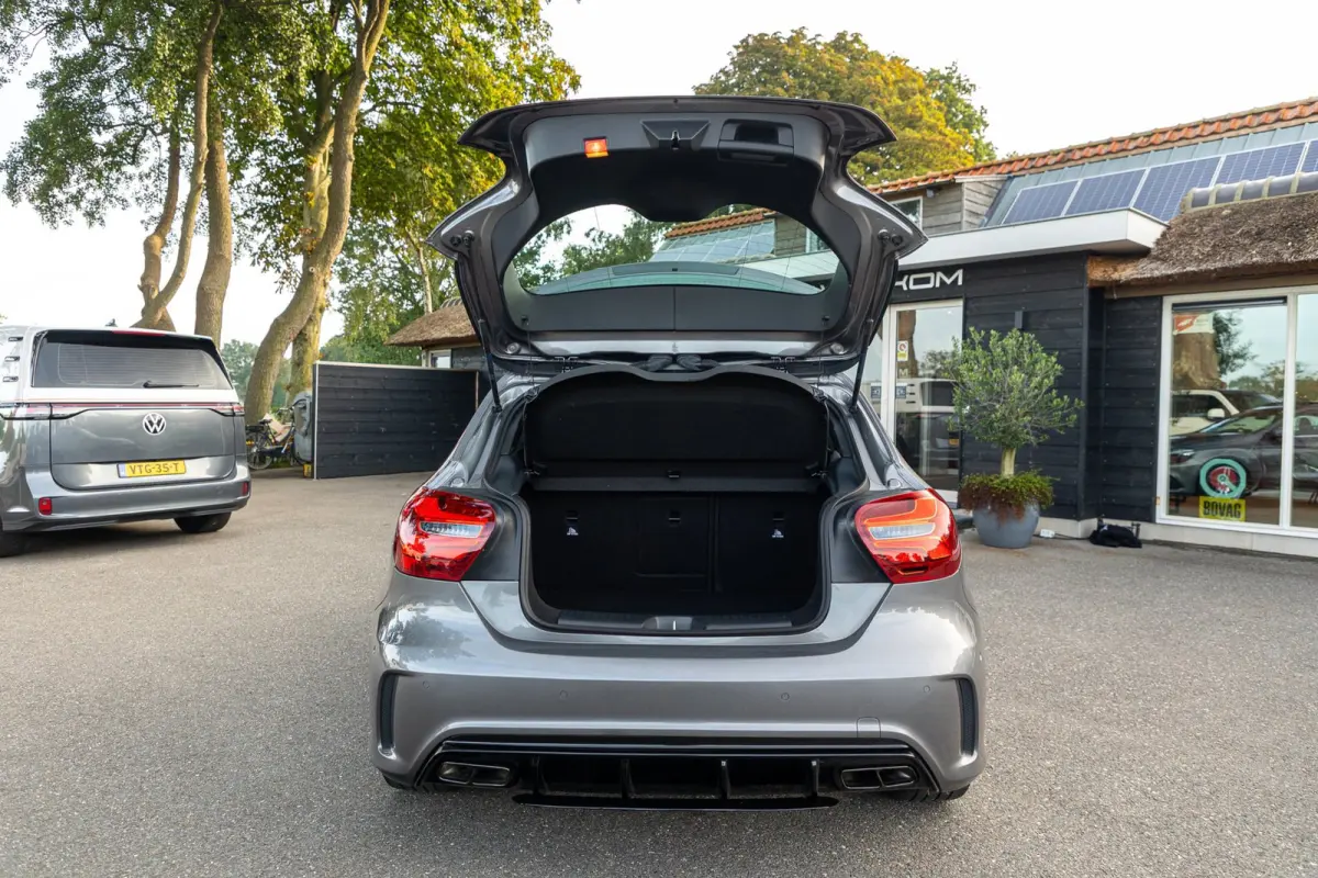 180 Prestige Automaat I Panoramadak I AMG Styling I Led I Camera I Stoelverwarming I Zeer netjes